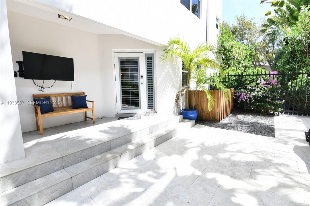 For Rent: $4,300 (1 beds, 1 baths, 8241 Square Feet)