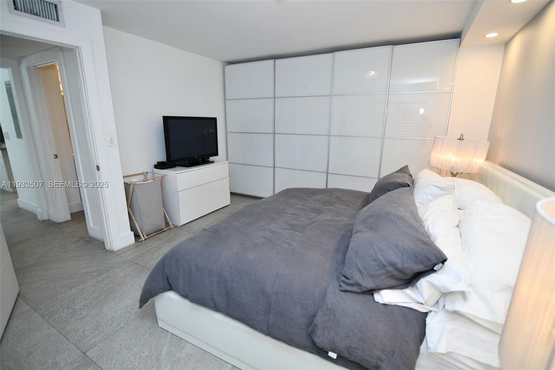 For Rent: $4,300 (1 beds, 1 baths, 8241 Square Feet)