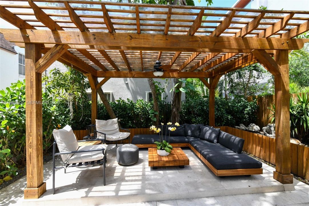 For Rent: $4,300 (1 beds, 1 baths, 8241 Square Feet)