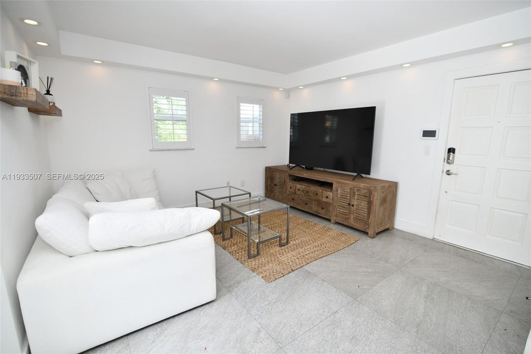 For Rent: $4,300 (1 beds, 1 baths, 8241 Square Feet)