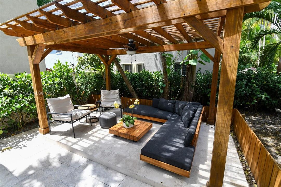 For Rent: $4,300 (1 beds, 1 baths, 8241 Square Feet)