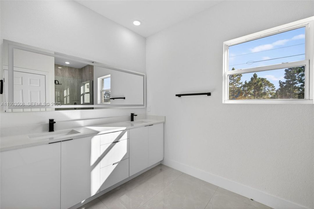 En Venta: $344,900 (4 camas, 2 baños, 1600 Pies cuadrados)