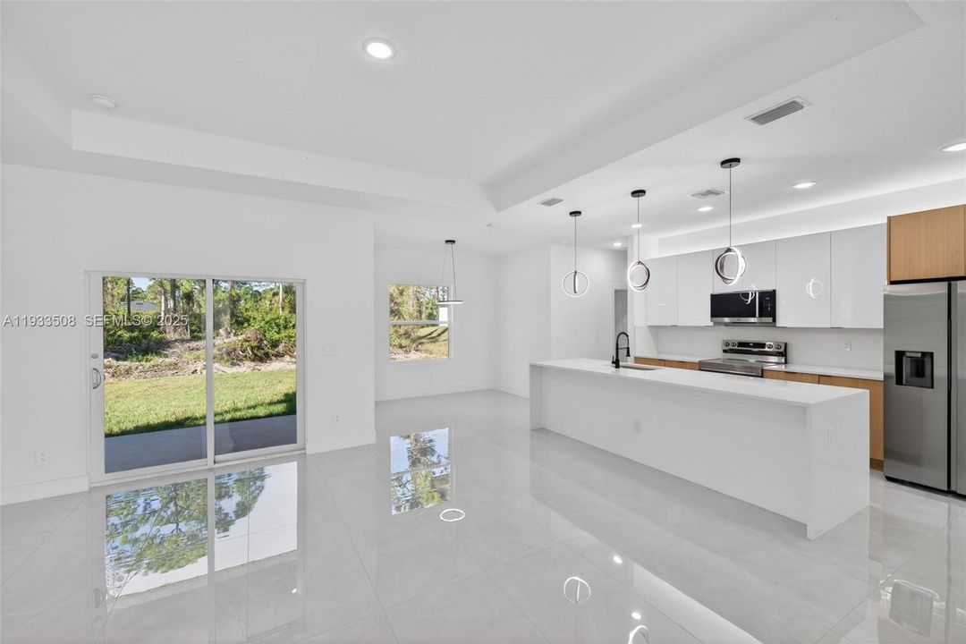 En Venta: $344,900 (4 camas, 2 baños, 1600 Pies cuadrados)