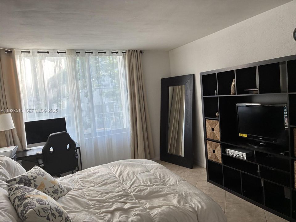 待售: $369,000 (1 贝兹, 1 浴室, 852 平方英尺)