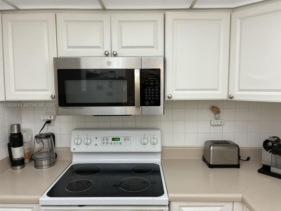 待售: $369,000 (1 贝兹, 1 浴室, 852 平方英尺)