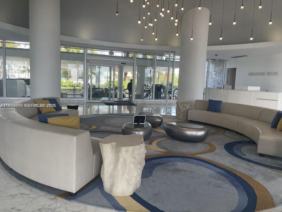 待售: $369,000 (1 贝兹, 1 浴室, 852 平方英尺)