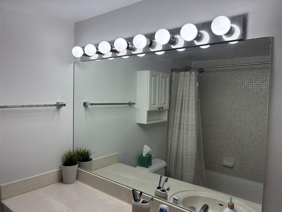 待售: $369,000 (1 贝兹, 1 浴室, 852 平方英尺)