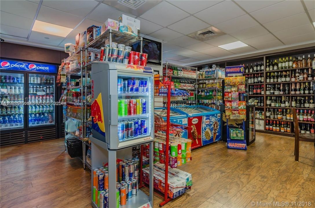 待售: $369,000 (1 贝兹, 1 浴室, 852 平方英尺)