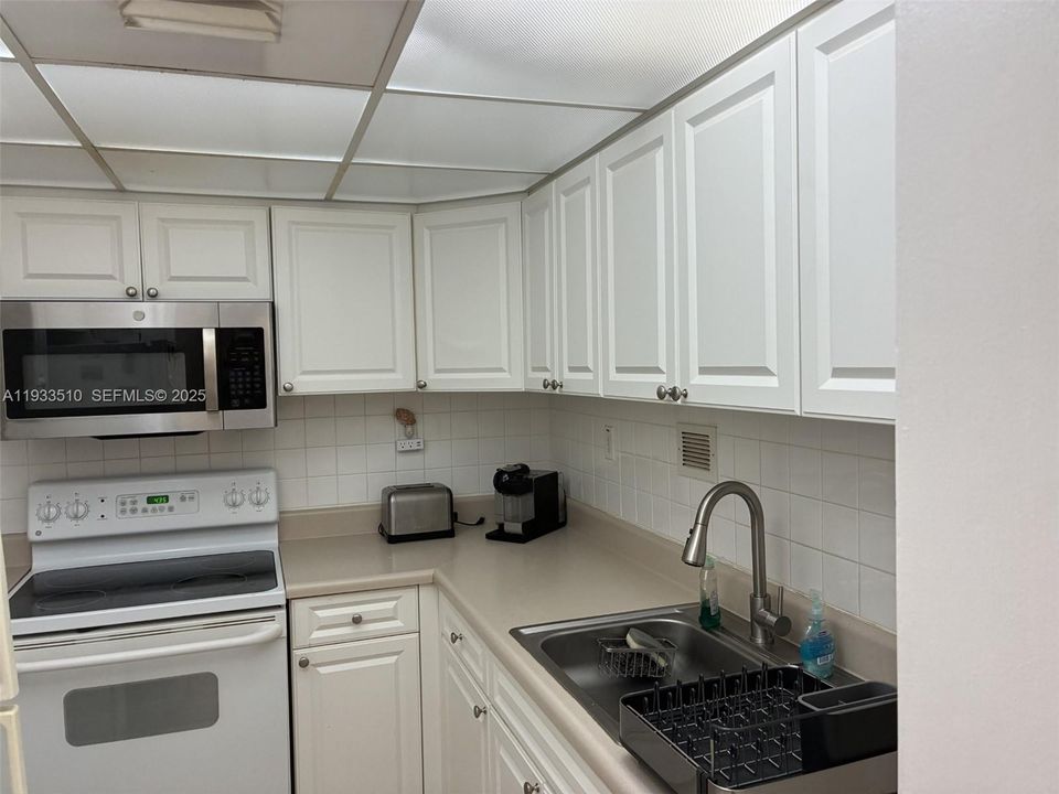 待售: $369,000 (1 贝兹, 1 浴室, 852 平方英尺)