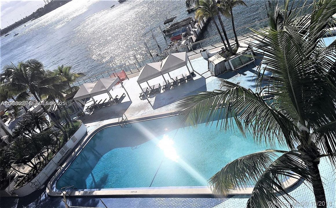 待售: $369,000 (1 贝兹, 1 浴室, 852 平方英尺)