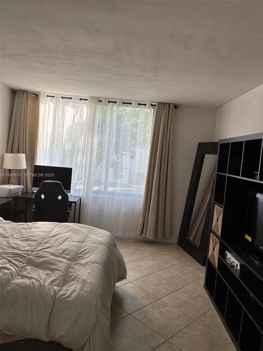 待售: $369,000 (1 贝兹, 1 浴室, 852 平方英尺)