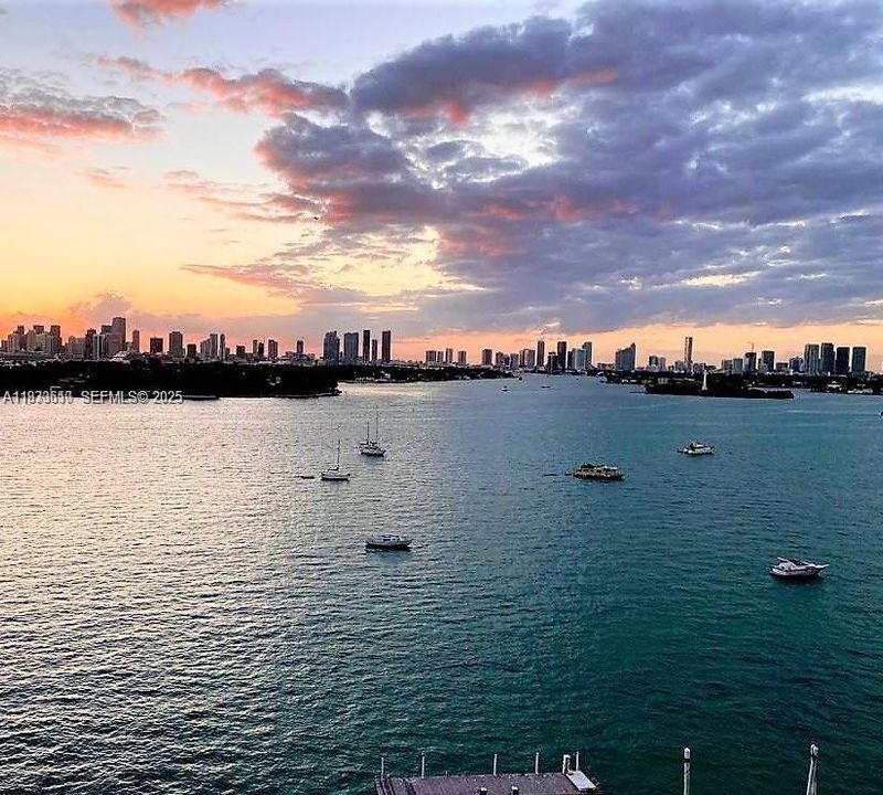 待售: $369,000 (1 贝兹, 1 浴室, 852 平方英尺)