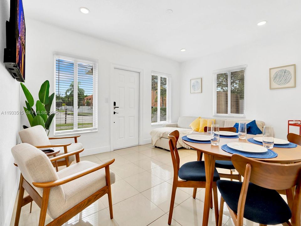 待售: $888,000 (4 贝兹, 2 浴室, 1650 平方英尺)