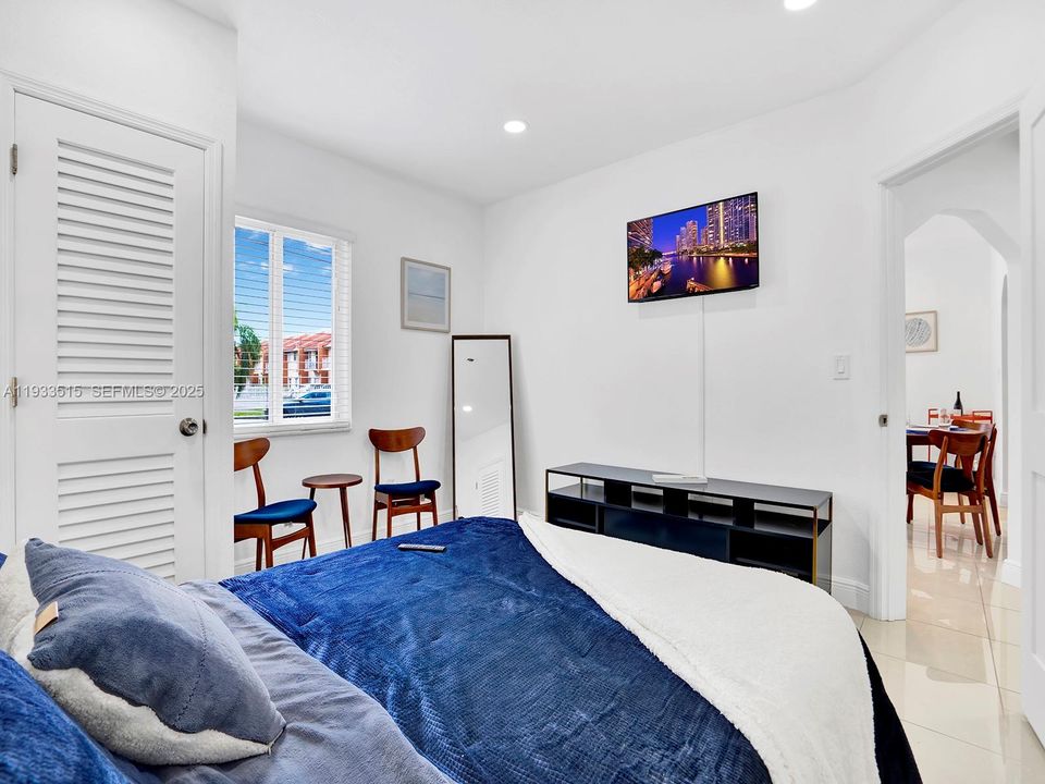 待售: $888,000 (4 贝兹, 2 浴室, 1650 平方英尺)