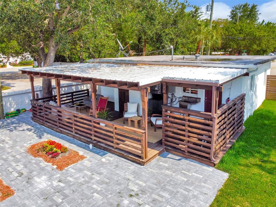 待售: $888,000 (4 贝兹, 2 浴室, 1650 平方英尺)