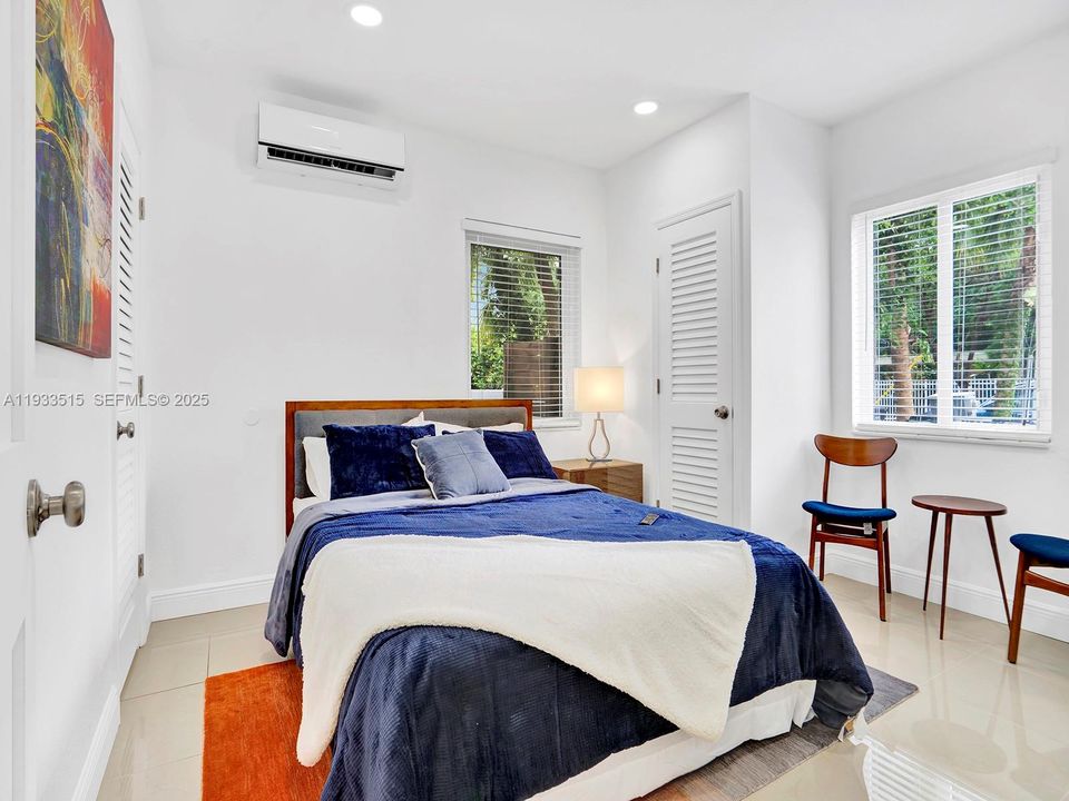 待售: $888,000 (4 贝兹, 2 浴室, 1650 平方英尺)