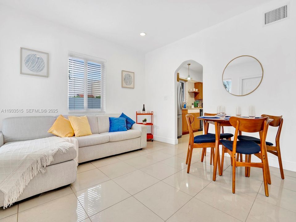 待售: $888,000 (4 贝兹, 2 浴室, 1650 平方英尺)