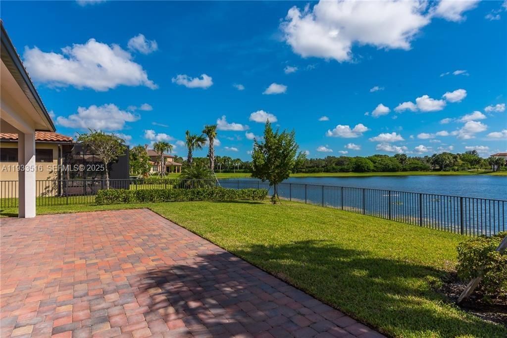 For Sale: $1,200,000 (4 beds, 3 baths, 3120 Square Feet)