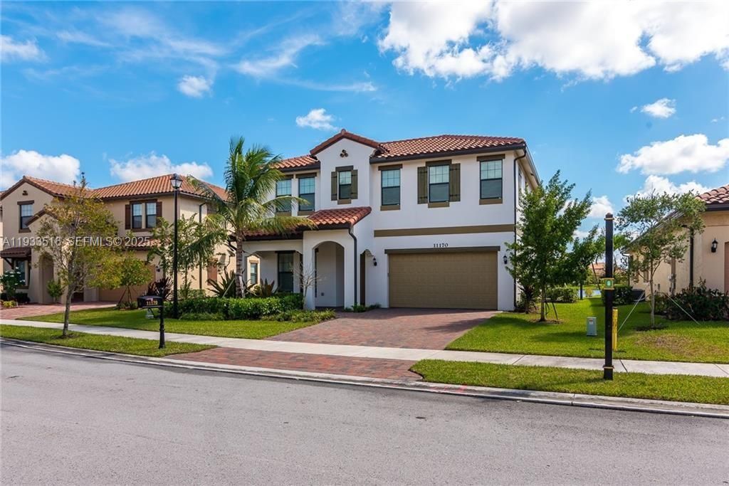 For Sale: $1,200,000 (4 beds, 3 baths, 3120 Square Feet)