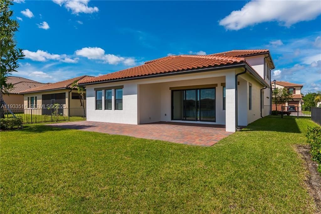 For Sale: $1,200,000 (4 beds, 3 baths, 3120 Square Feet)