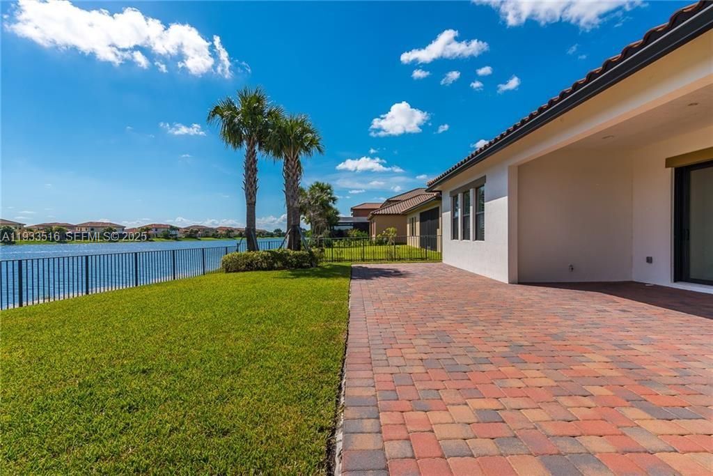 For Sale: $1,200,000 (4 beds, 3 baths, 3120 Square Feet)