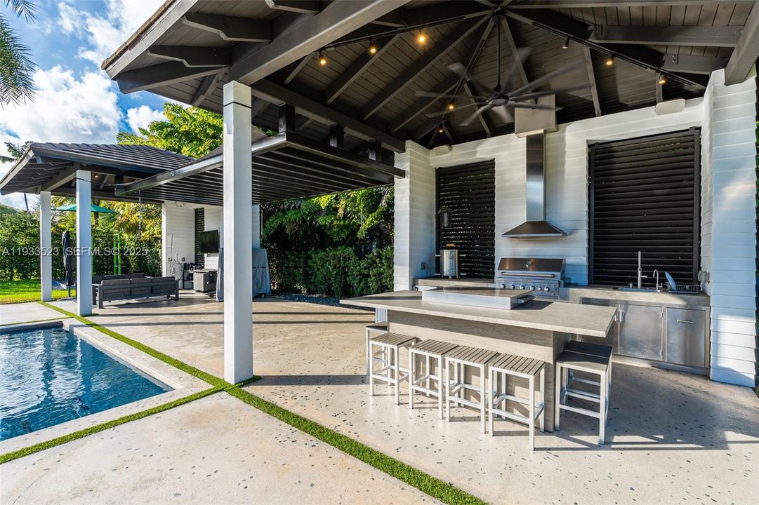 На продажу: $4,700,000 (4 спален, 4 ванн, 4080 Квадратных фут)