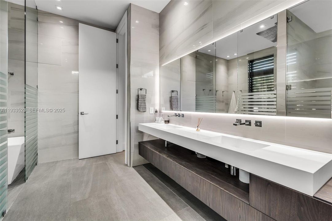 На продажу: $4,700,000 (4 спален, 4 ванн, 4080 Квадратных фут)