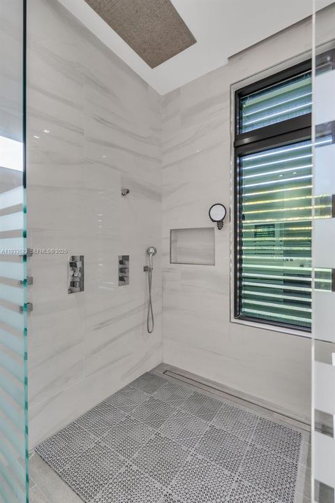 На продажу: $4,700,000 (4 спален, 4 ванн, 4080 Квадратных фут)