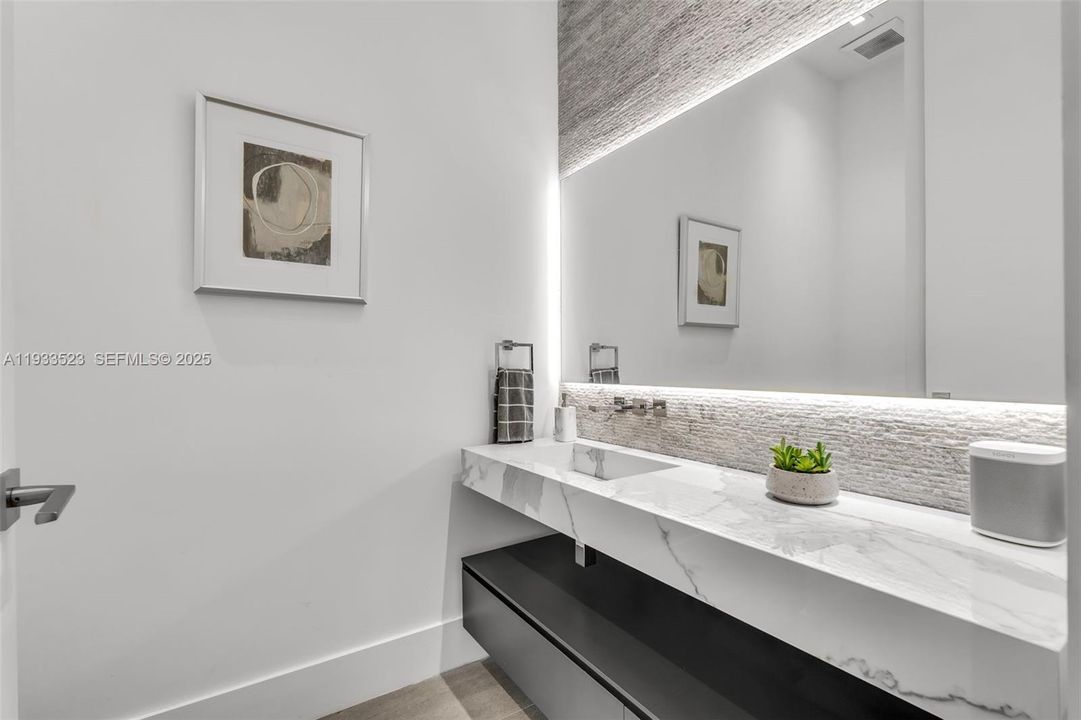 На продажу: $4,700,000 (4 спален, 4 ванн, 4080 Квадратных фут)