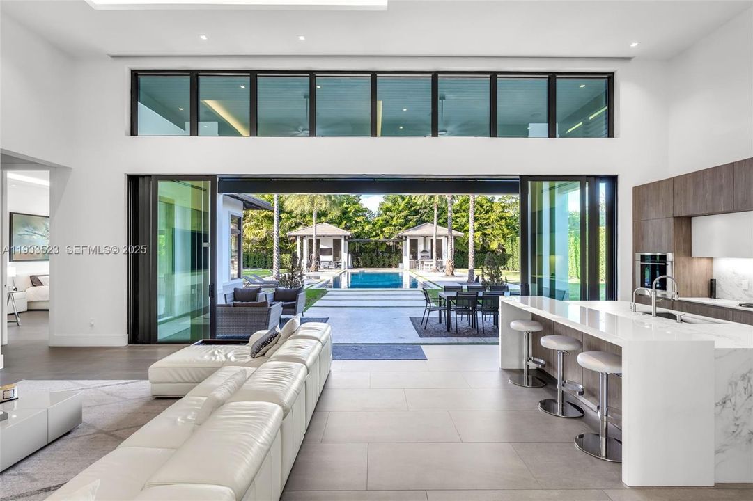 На продажу: $4,700,000 (4 спален, 4 ванн, 4080 Квадратных фут)