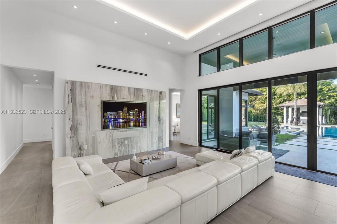 На продажу: $4,700,000 (4 спален, 4 ванн, 4080 Квадратных фут)