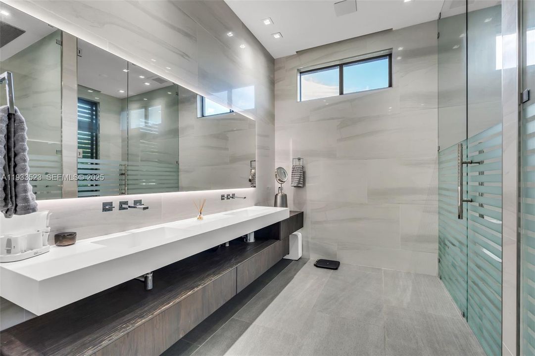 На продажу: $4,700,000 (4 спален, 4 ванн, 4080 Квадратных фут)