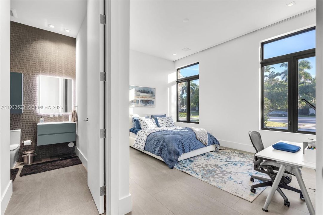 На продажу: $4,700,000 (4 спален, 4 ванн, 4080 Квадратных фут)