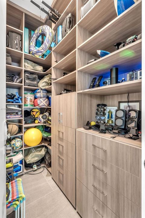 На продажу: $4,700,000 (4 спален, 4 ванн, 4080 Квадратных фут)