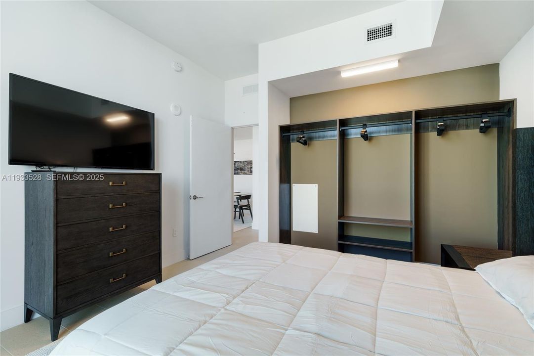 出租: $6,500 (2 贝兹, 2 浴室, 1044 平方英尺)