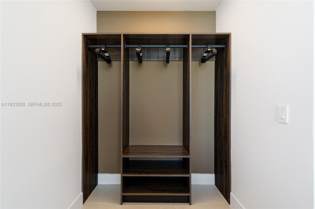 出租: $6,500 (2 贝兹, 2 浴室, 1044 平方英尺)