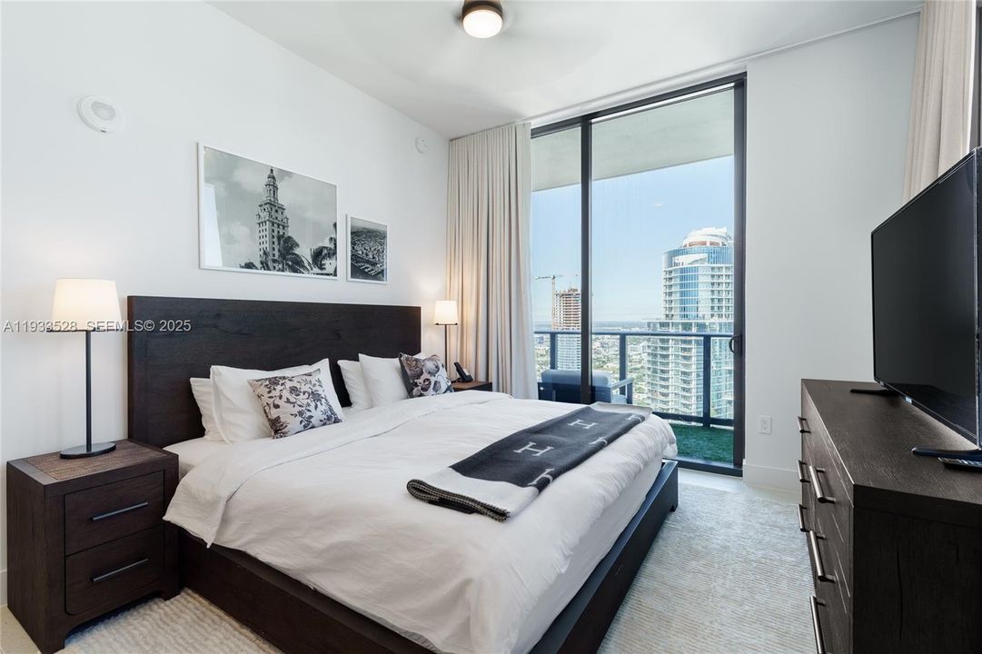 出租: $6,500 (2 贝兹, 2 浴室, 1044 平方英尺)