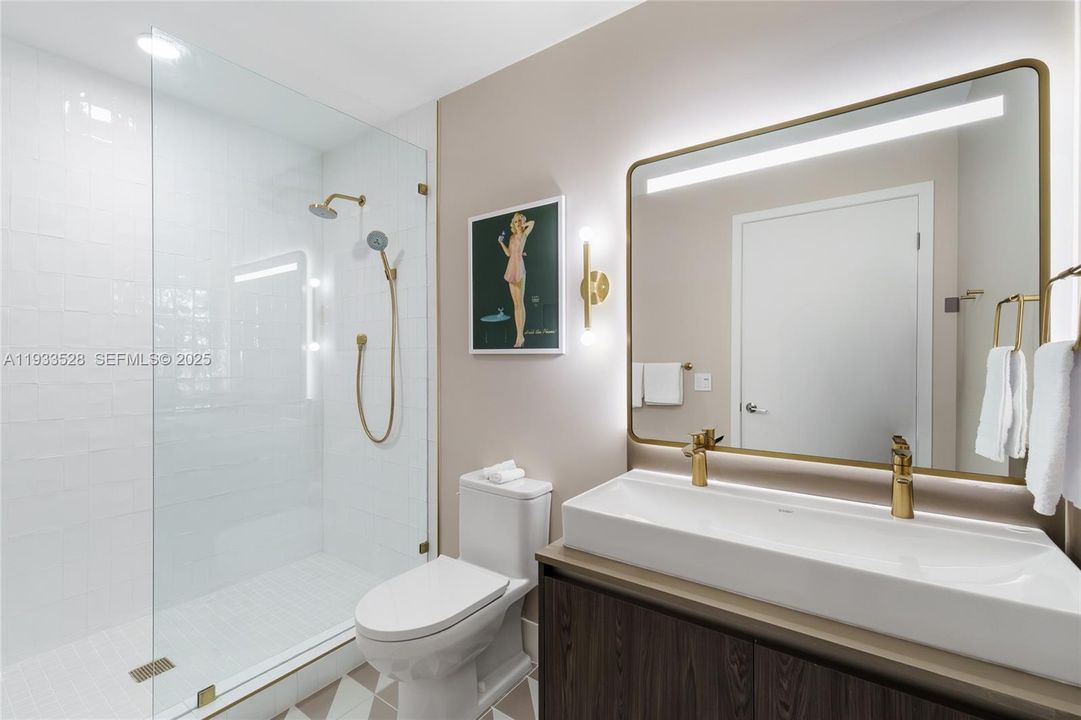 出租: $6,500 (2 贝兹, 2 浴室, 1044 平方英尺)