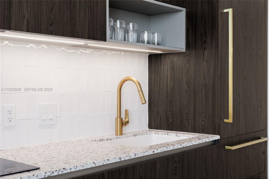 出租: $6,500 (2 贝兹, 2 浴室, 1044 平方英尺)