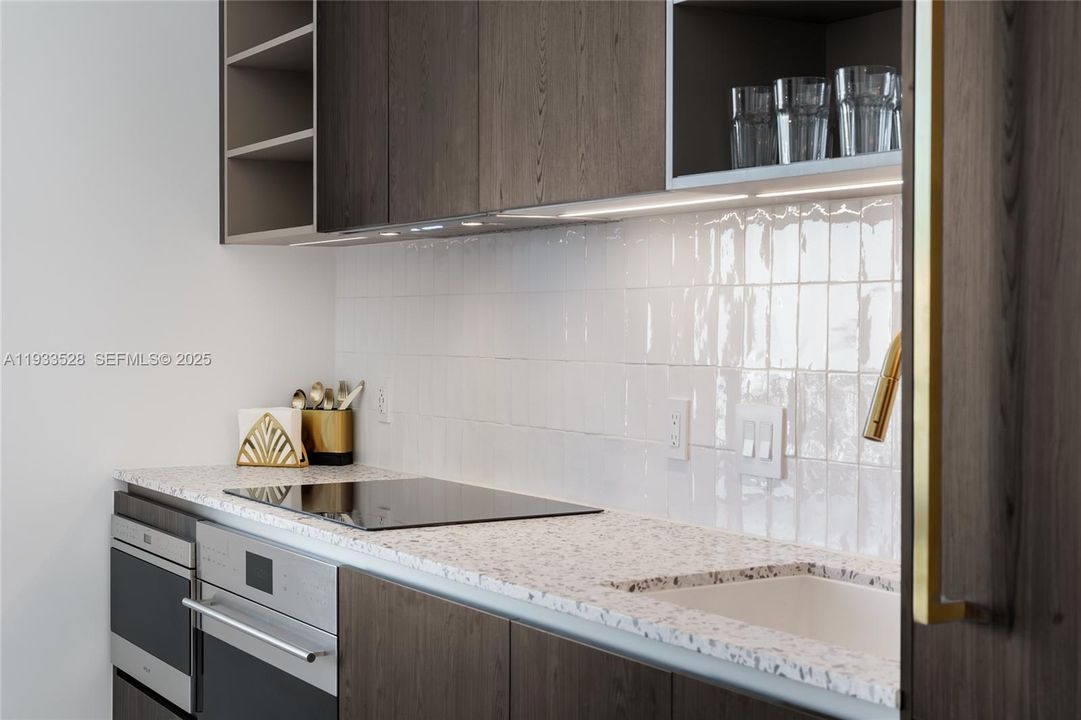 出租: $6,500 (2 贝兹, 2 浴室, 1044 平方英尺)