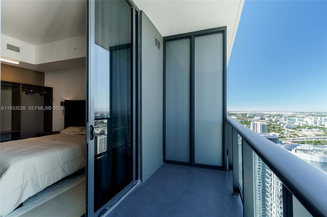 出租: $6,500 (2 贝兹, 2 浴室, 1044 平方英尺)