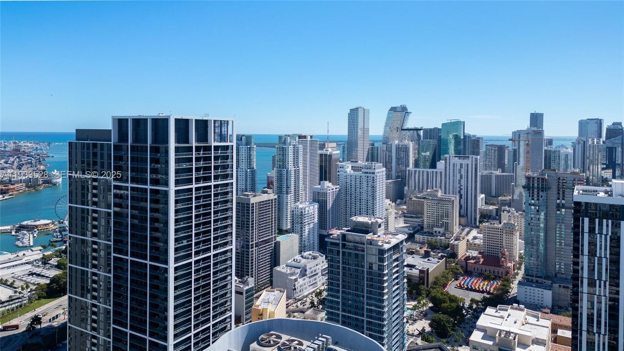 出租: $6,500 (2 贝兹, 2 浴室, 1044 平方英尺)