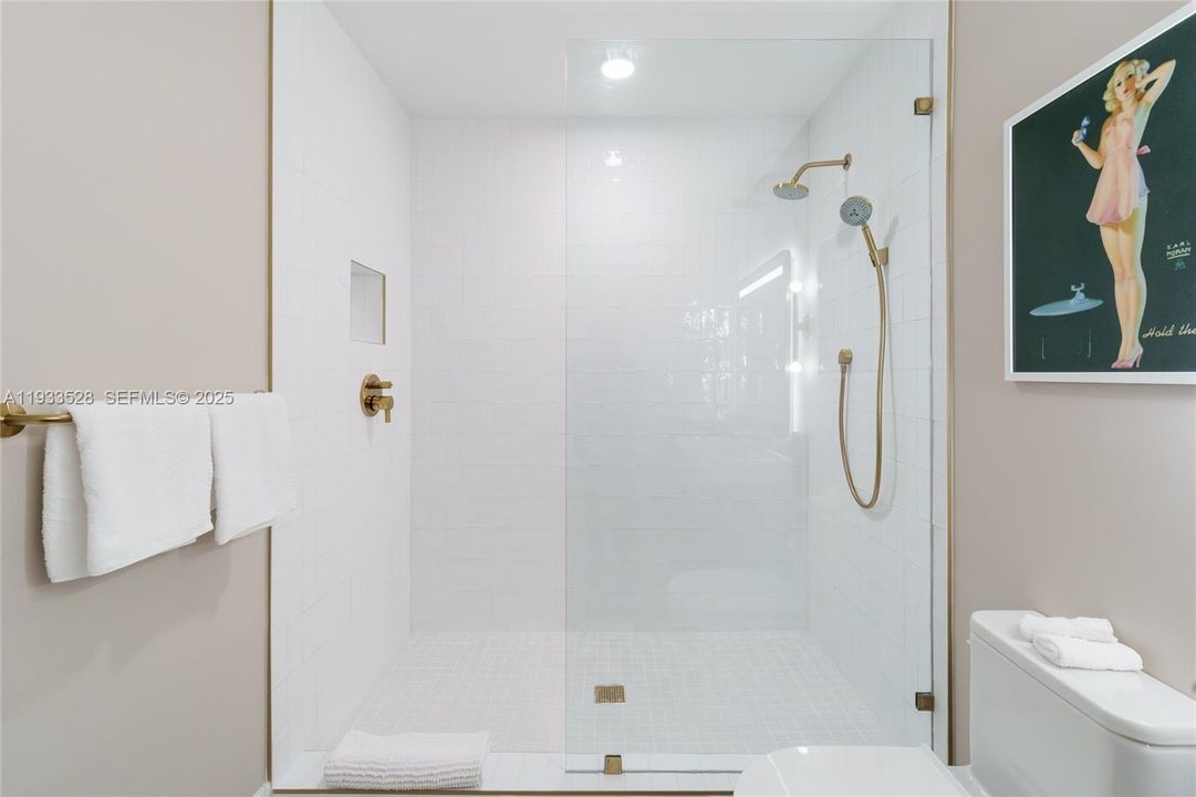 出租: $6,500 (2 贝兹, 2 浴室, 1044 平方英尺)