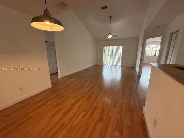 For Rent: $2,350 (3 beds, 2 baths, 1305 Square Feet)