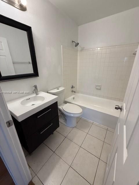 For Rent: $2,350 (3 beds, 2 baths, 1305 Square Feet)