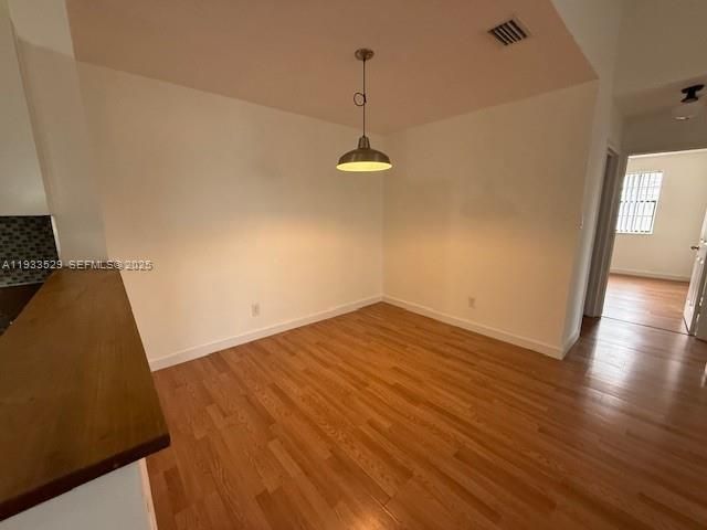 For Rent: $2,350 (3 beds, 2 baths, 1305 Square Feet)