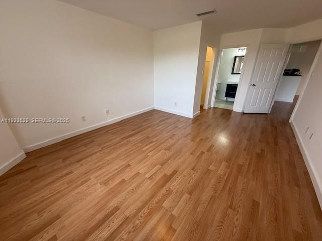 For Rent: $2,350 (3 beds, 2 baths, 1305 Square Feet)