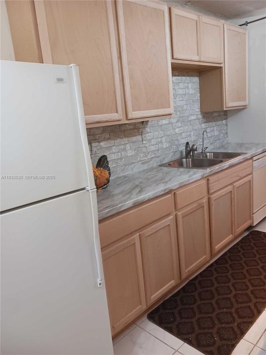 For Sale: $129,986 (2 beds, 2 baths, 960 Square Feet)