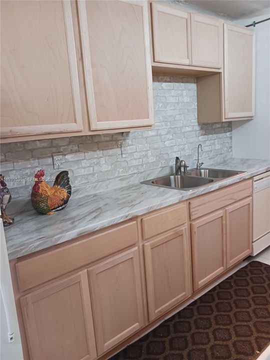 For Sale: $129,986 (2 beds, 2 baths, 960 Square Feet)