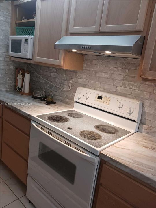 For Sale: $129,986 (2 beds, 2 baths, 960 Square Feet)